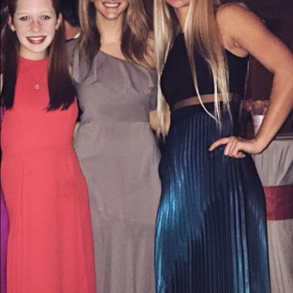 Formal Dress - Picture 6 of 7